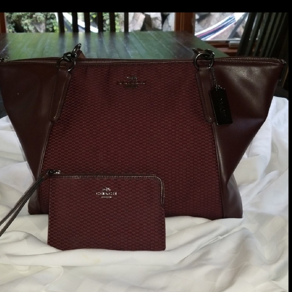 Like new Coach purse with mini wallet
